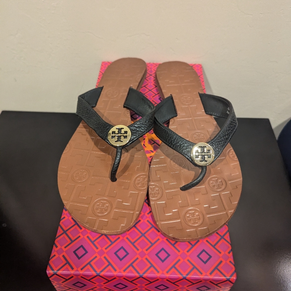 Tory Burch - Size 9 - Thora Tumbled Leather Black/Gold Flats